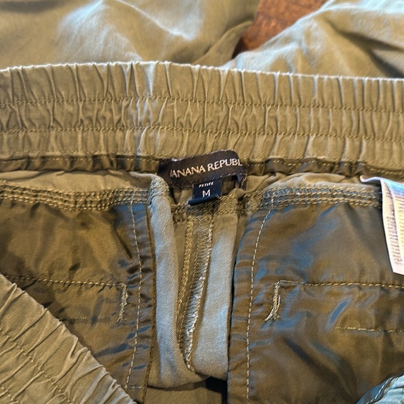 Banana Republic Olive jogger size Medium petite - Picture 6 of 7